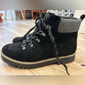 St. John's bay shawna black boots Women's size 10 tie up